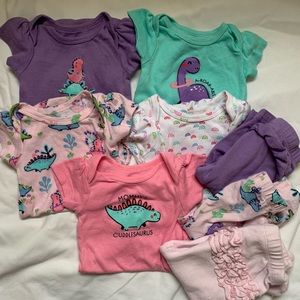 The Children’s Place Bundle - 5 onesies and 3 pants - girl Dinosaurs. 0-3 m.